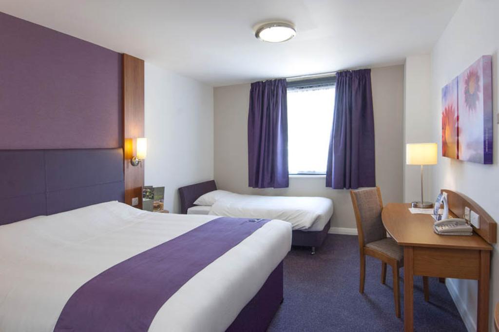 Premier Inn Glasgow City Centre - Argyle Street Экстерьер фото