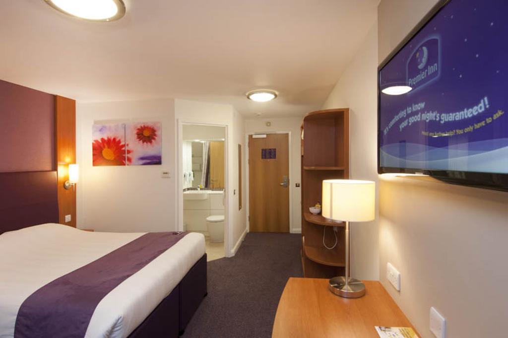 Premier Inn Glasgow City Centre - Argyle Street Экстерьер фото