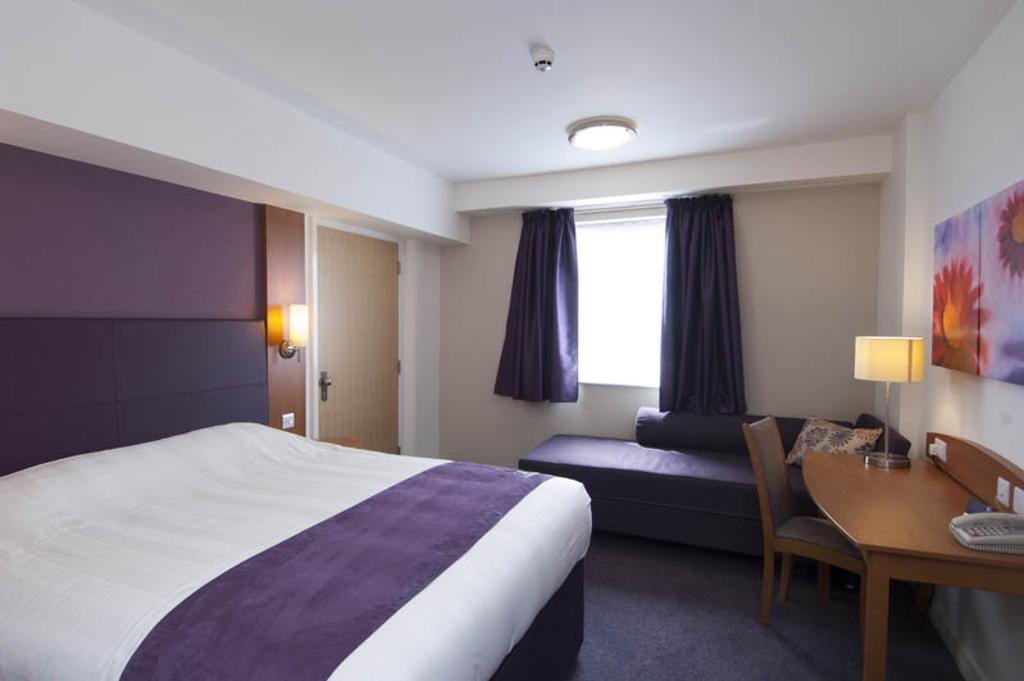 Premier Inn Glasgow City Centre - Argyle Street Экстерьер фото